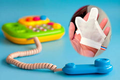 YILIUJIU glove worn during meals to support finger-sucking reduction.