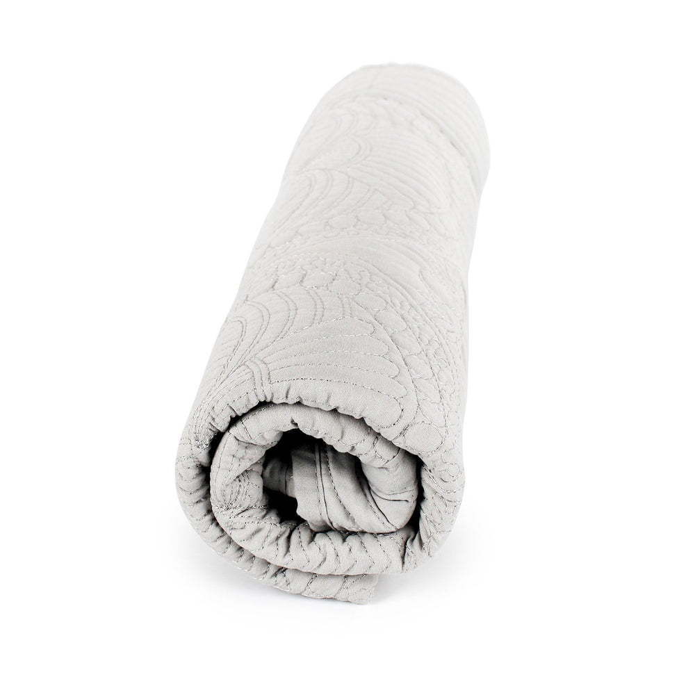 YIQIGO multipurpose quilt serves as nursery decor and daily blanket in gray.