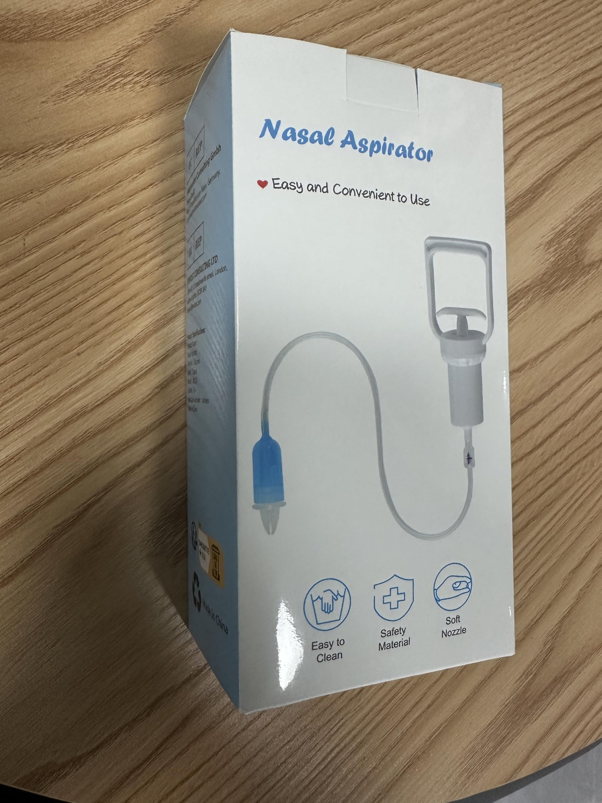 Yiupea nasal aspirator easy-clean design demonstrated for fast maintenance.