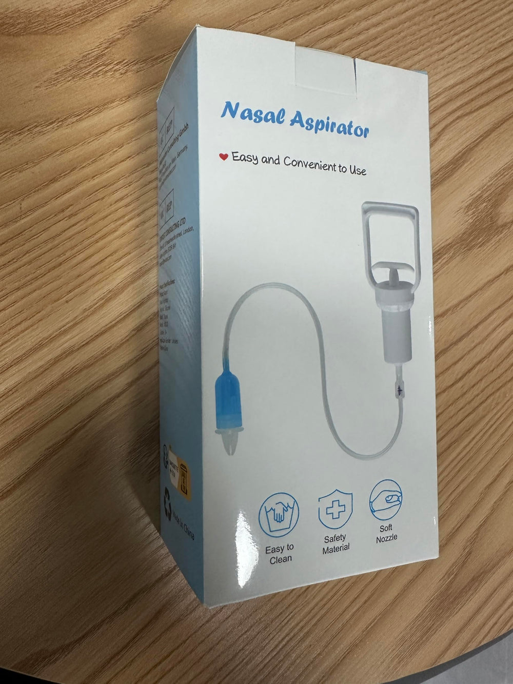 Yiupea nasal aspirator easy-clean design demonstrated for fast maintenance.