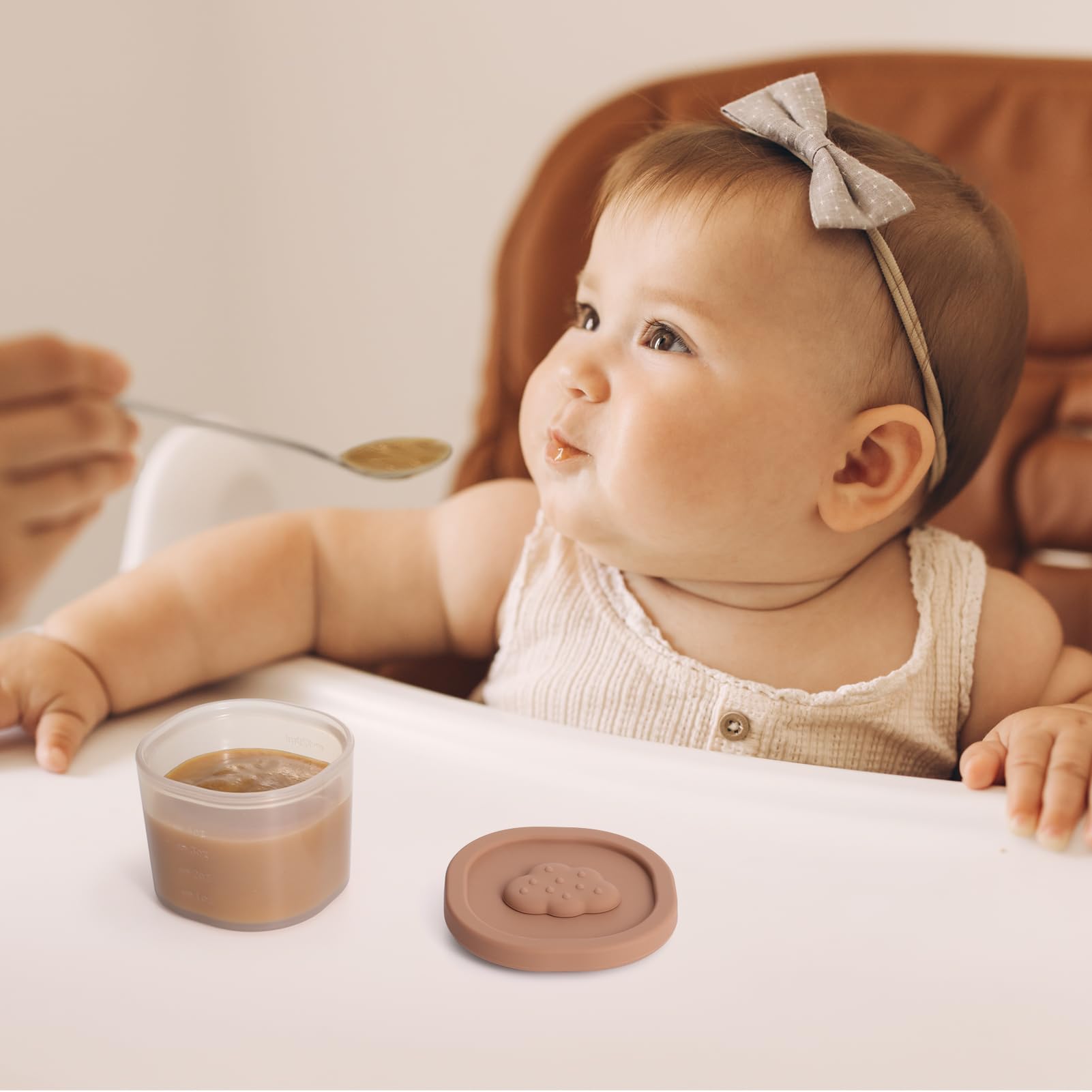 YIVEKO interior is easy to clean after meals.