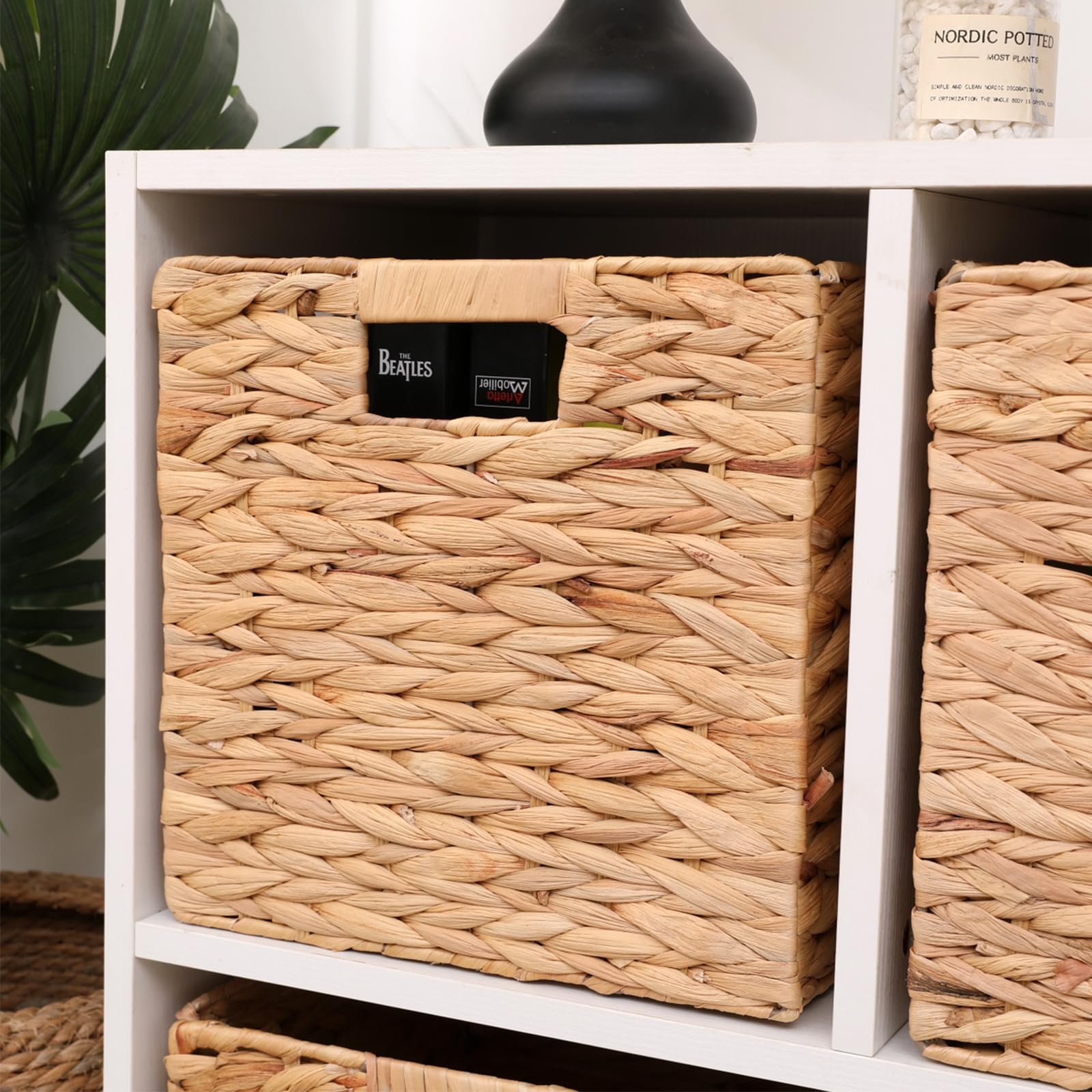 YJGYP9F shelf close-up shows natural weave and craftsmanship.