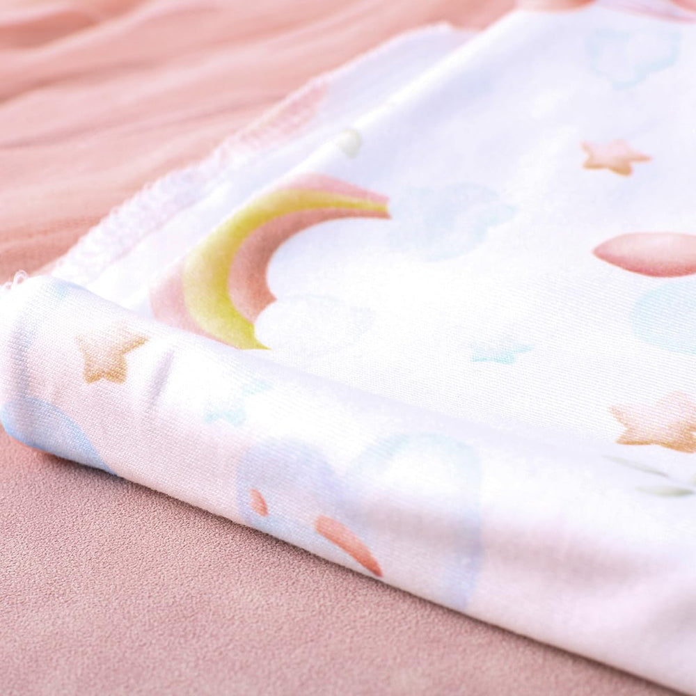 Ylsteed blanket doubles as nursing cover and stroller shade