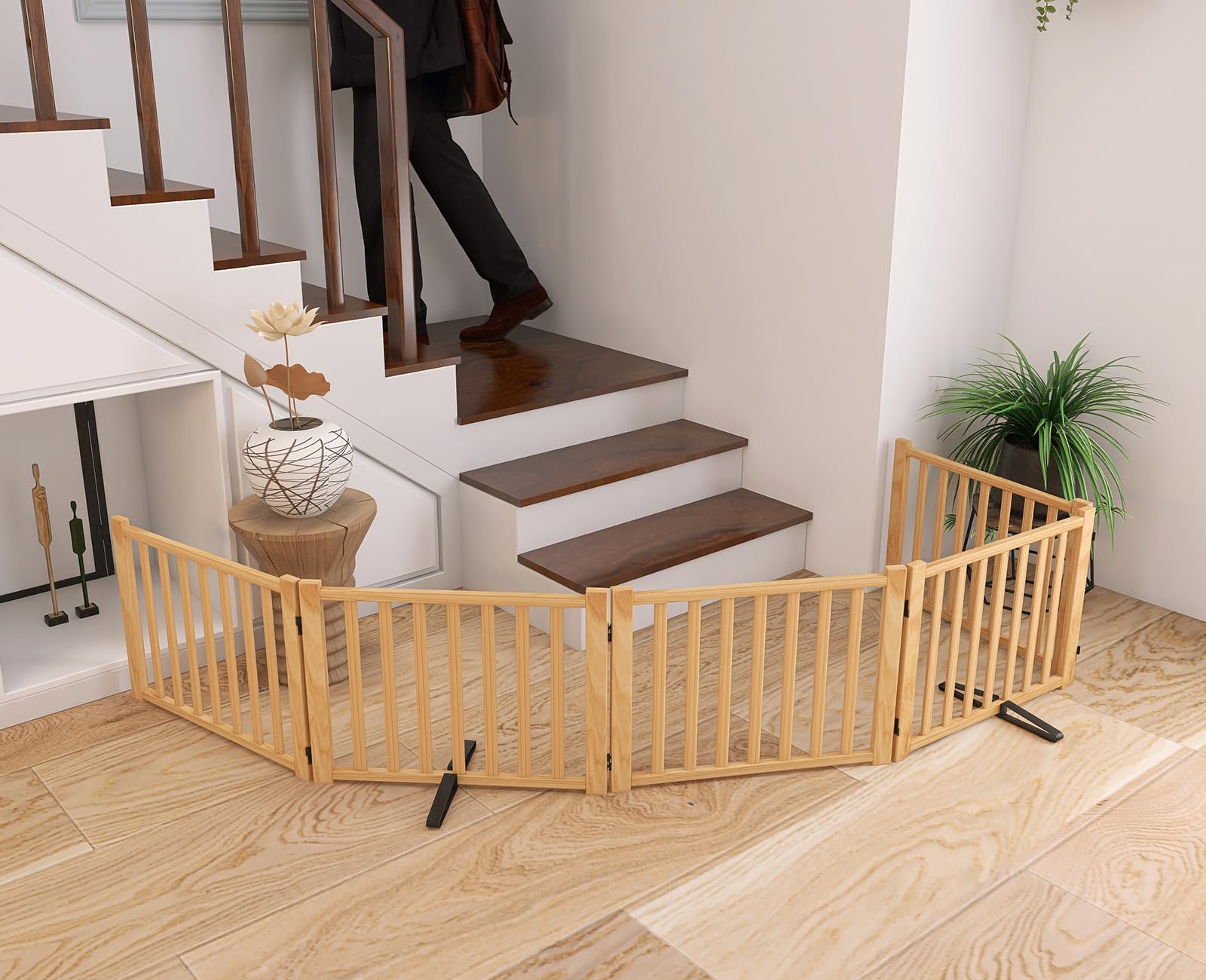 The folding hinges on the YOCAN gate enable versatile room configurations.