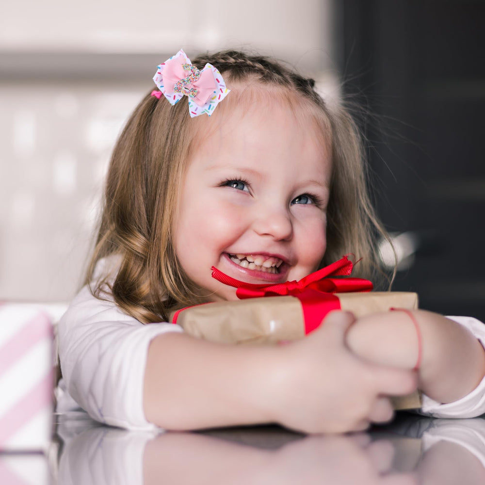 YONHTUTU clip-on bow offers secure grip for ages 2-6