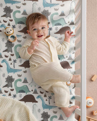 Yoofoss fitted crib sheet with high-quality elastic band for smooth, stay-put performance.