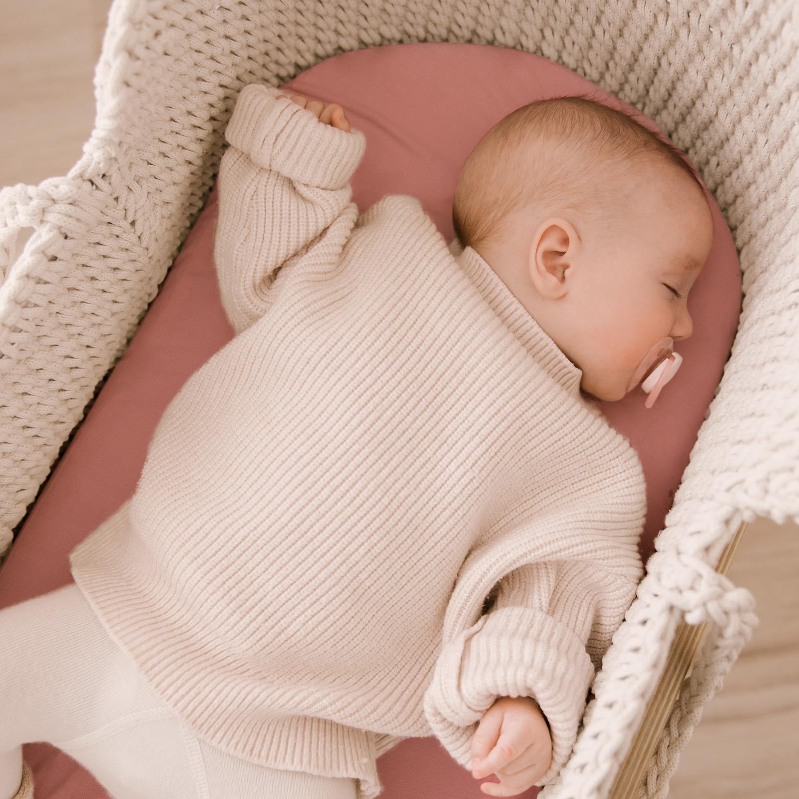 Yoofoss bassinet sheets easy-care durability withstand frequent washing without losing shape.