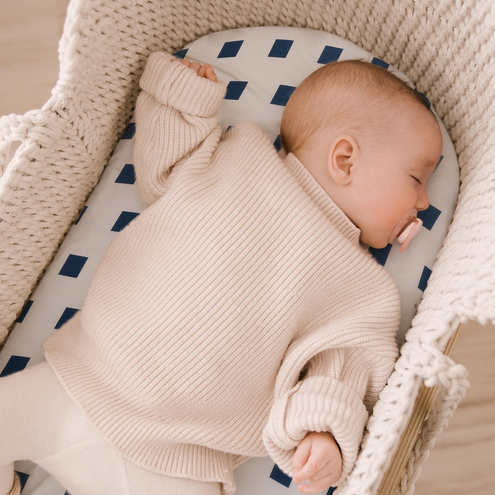 Yoofoss bassinet sheets use ultra-soft microfiber safe for sensitive skin.