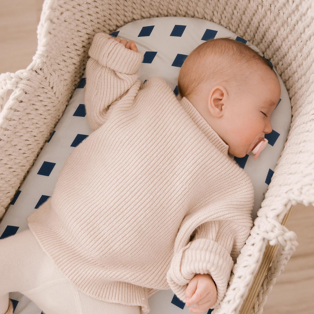 Yoofoss bassinet sheets use ultra-soft microfiber safe for sensitive skin.