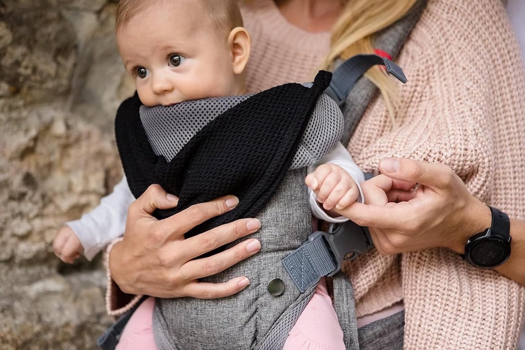 YOU+ME adjustable-strap-system provides a secure, personalized fit for all parents.