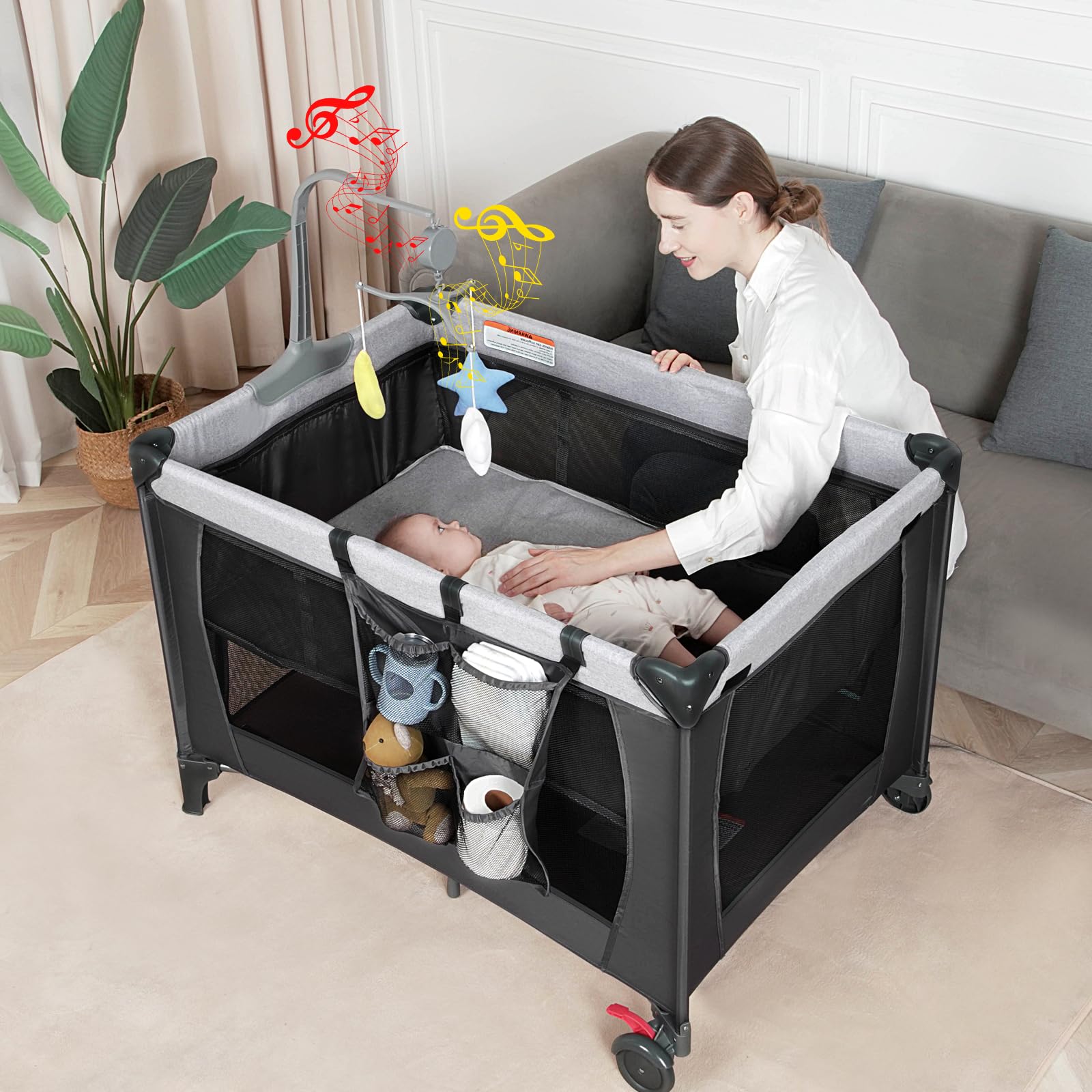 YoYiCuna 360-degree breathable mesh walls provide airflow and easy supervision.
