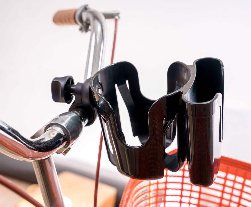 Yoyoapple flexible flaps accommodate different cup sizes to prevent spills