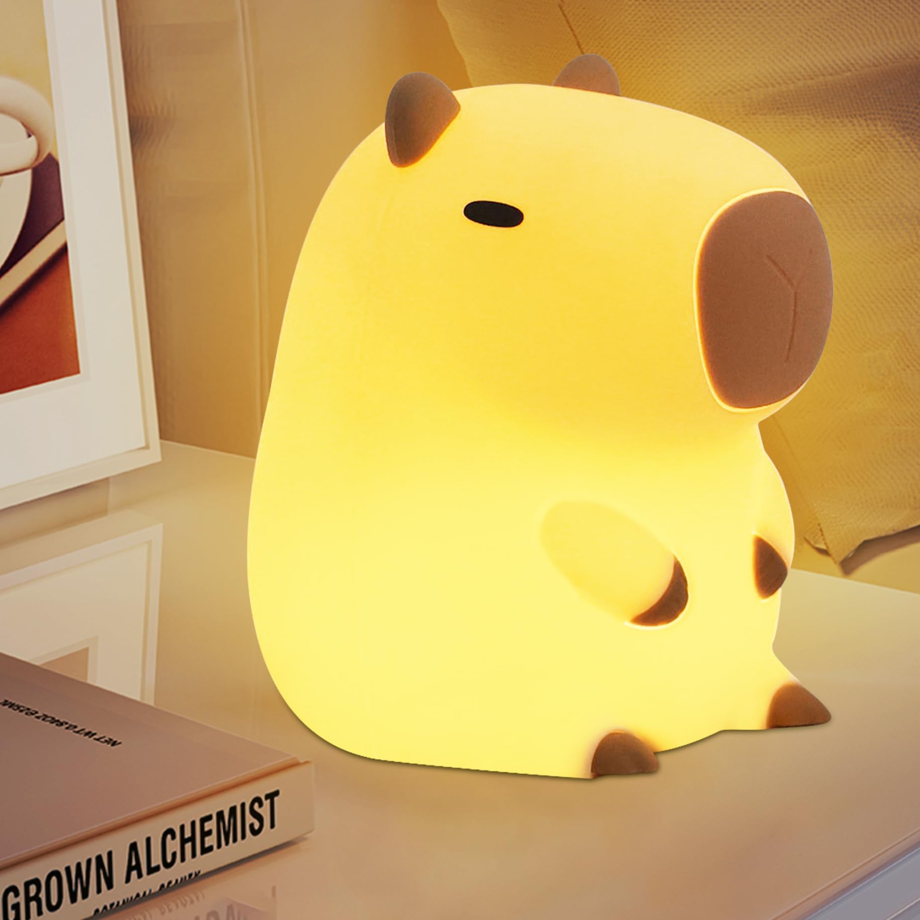 YuanDian Capybara Night Light demonstrates tap control for easy brightness adjustment.