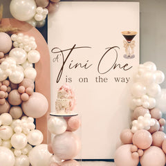 YUANY martini motif backdrop highlights gender reveal moments