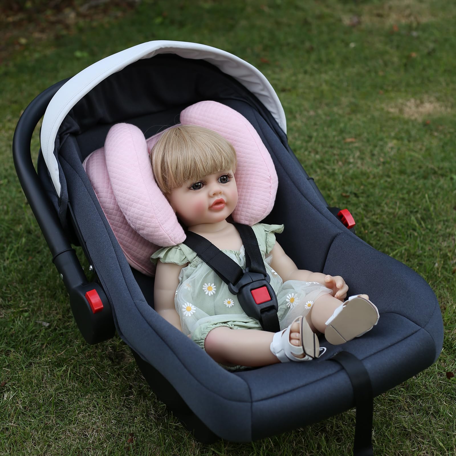 Yufiova banana-shape pillow for baby head-neck support in car seats.