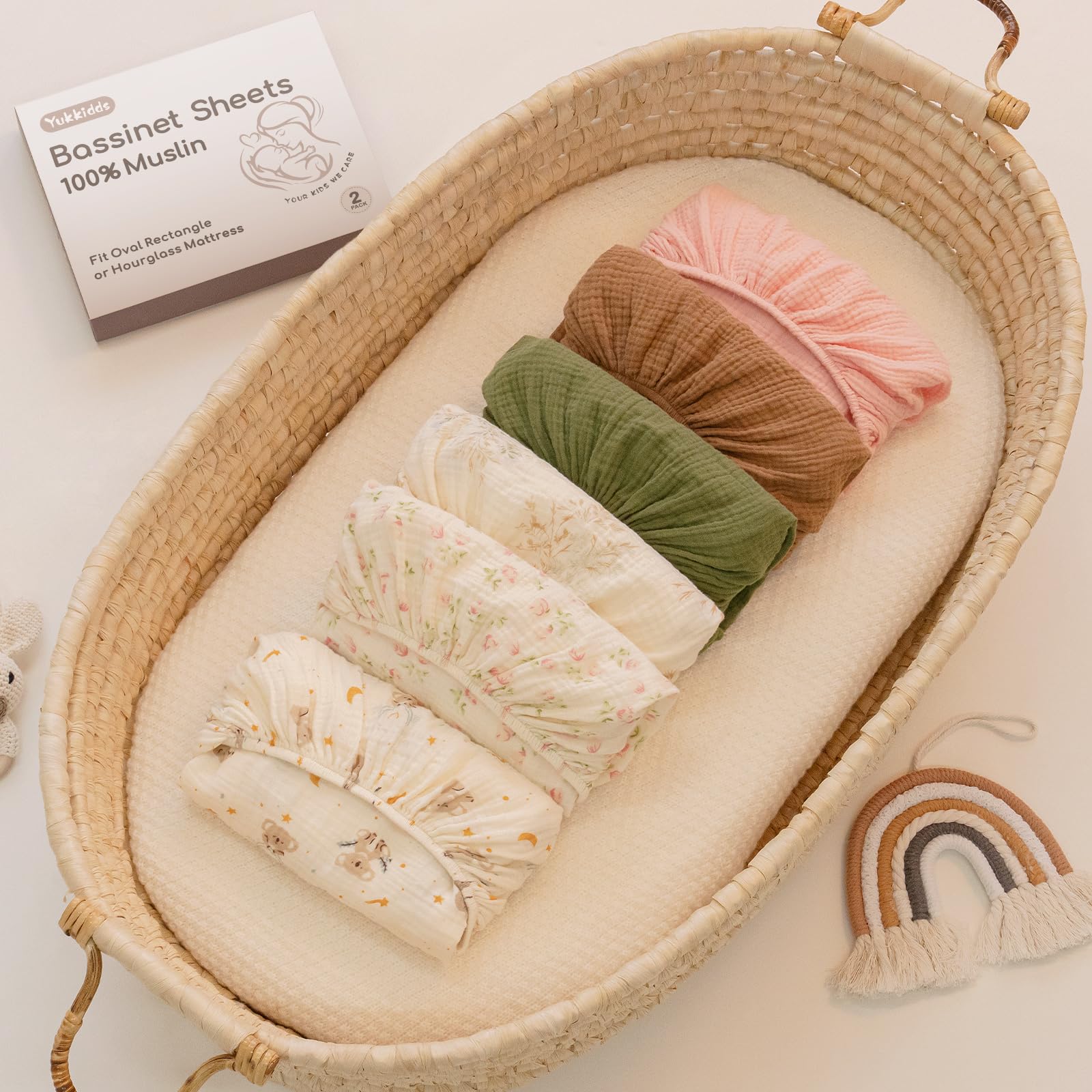 Yukkidds bassinet sheet with elastic band provides a secure, snug fit.