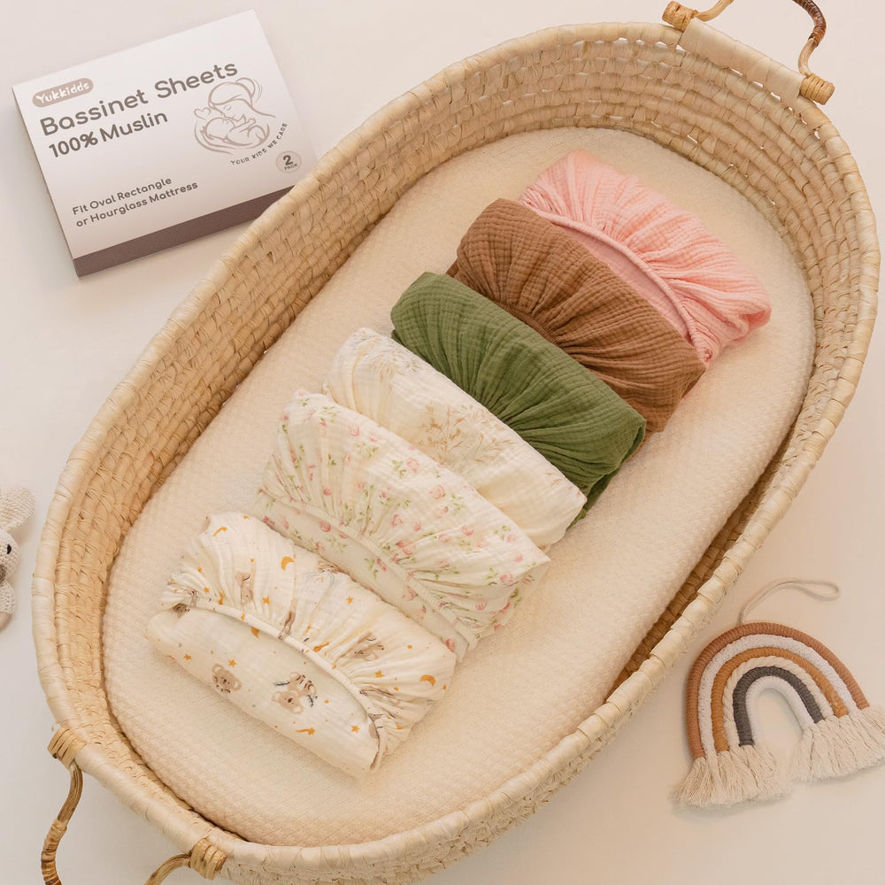 Yukkidds bassinet sheet with elastic band provides a secure, snug fit.