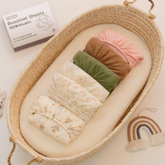 Yukkidds bassinet sheet with elastic band provides a secure, snug fit.