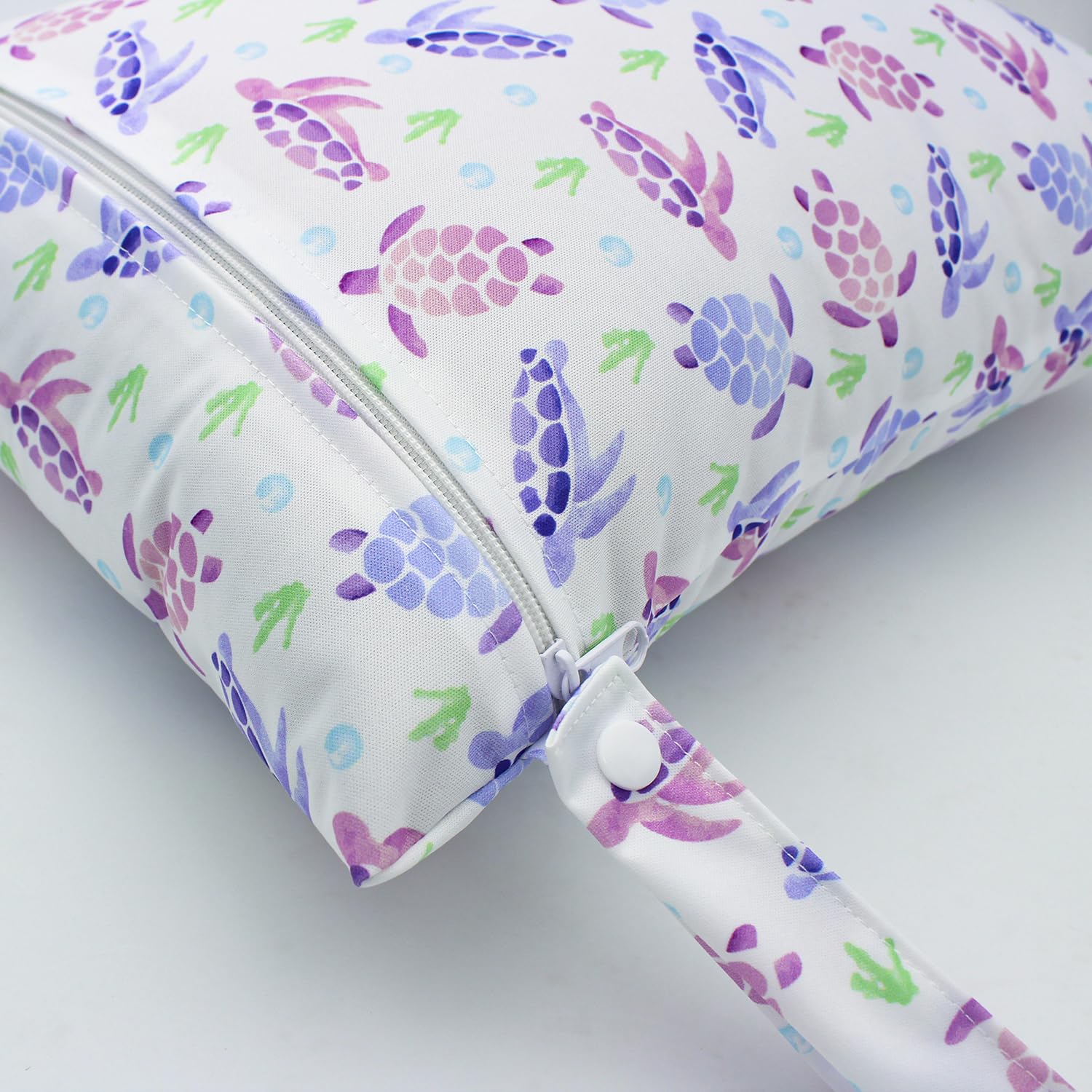 YULUONAPS wet bag keeps dirty clothes separate during day trips.