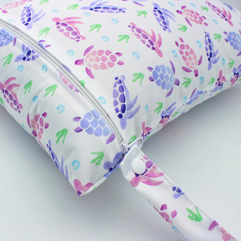 YULUONAPS wet bag keeps dirty clothes separate during day trips.