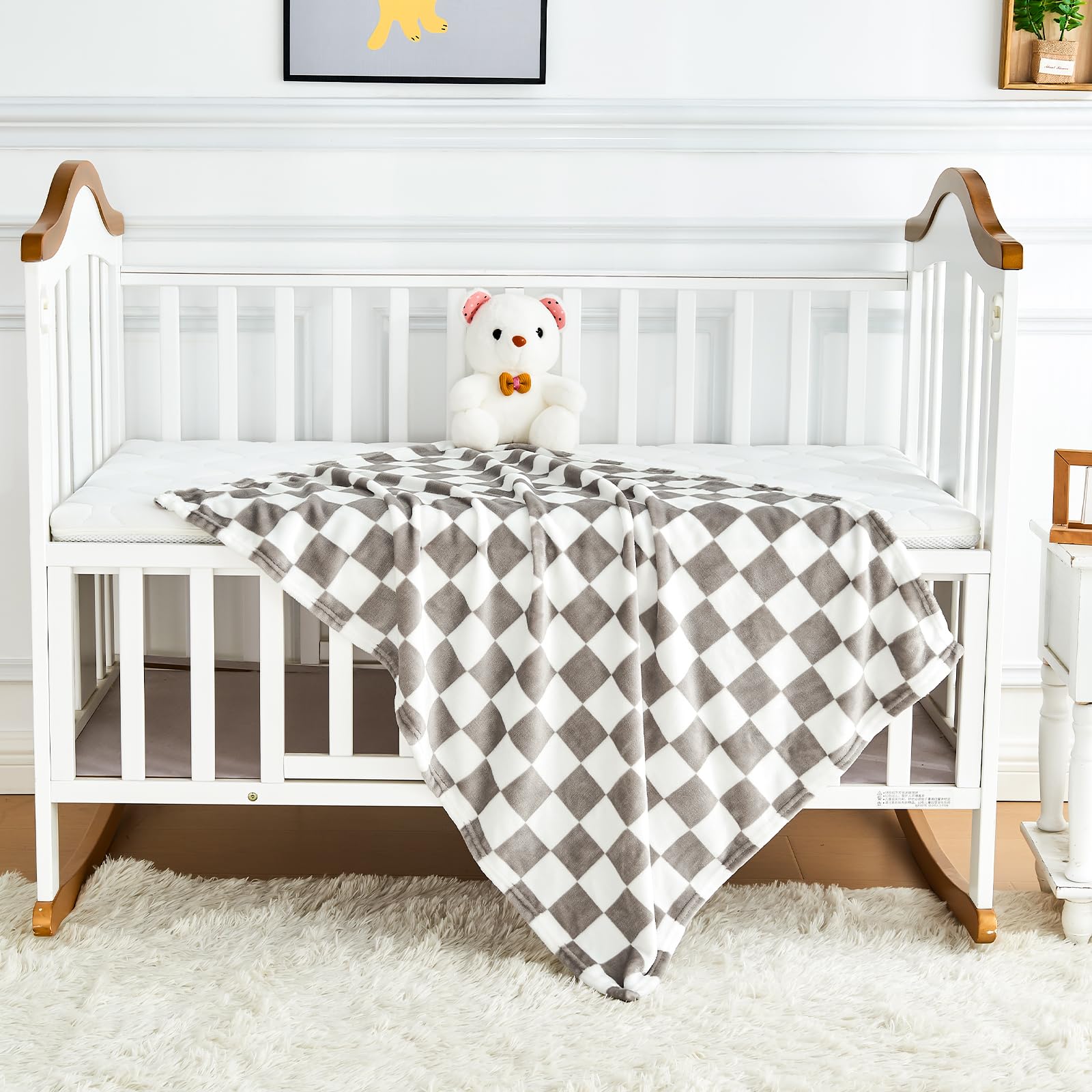 Yurhap blanket swaddle-use demo shows versatile, snug wrap and nursing cover.