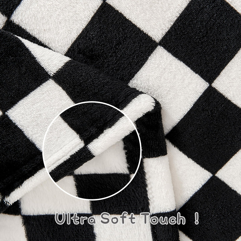 Yurhap checkered baby blanket ready for travel and car seat