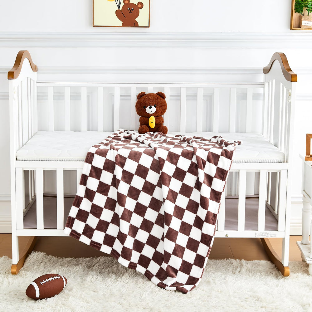 Yurhap checkered blanket close-up shows breathable microfibre for year-round comfort.