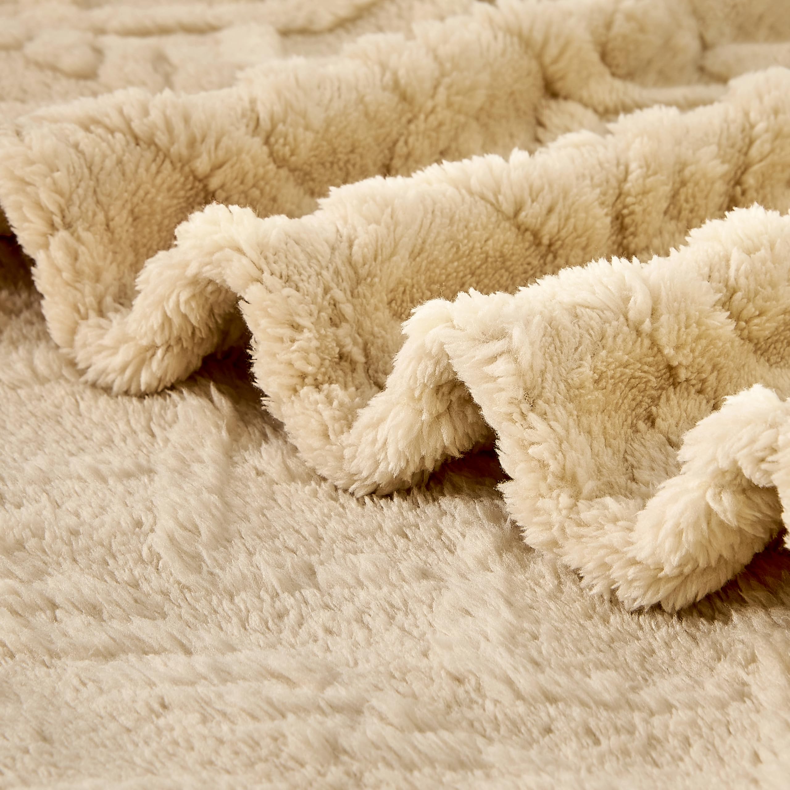 Yurhap Sherpa fleece baby blanket easy-care machine-washable convenience.