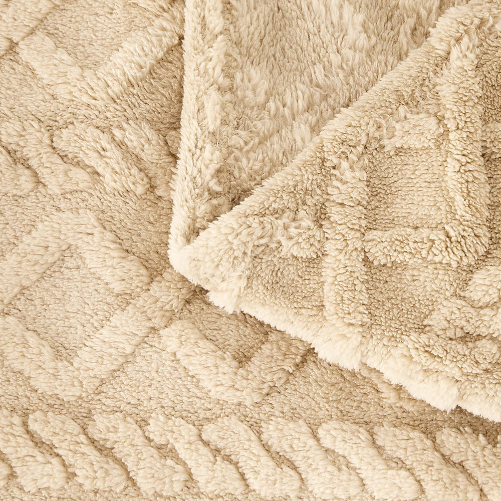 Yurhap Sherpa fleece baby blanket travel-friendly size for car seats.