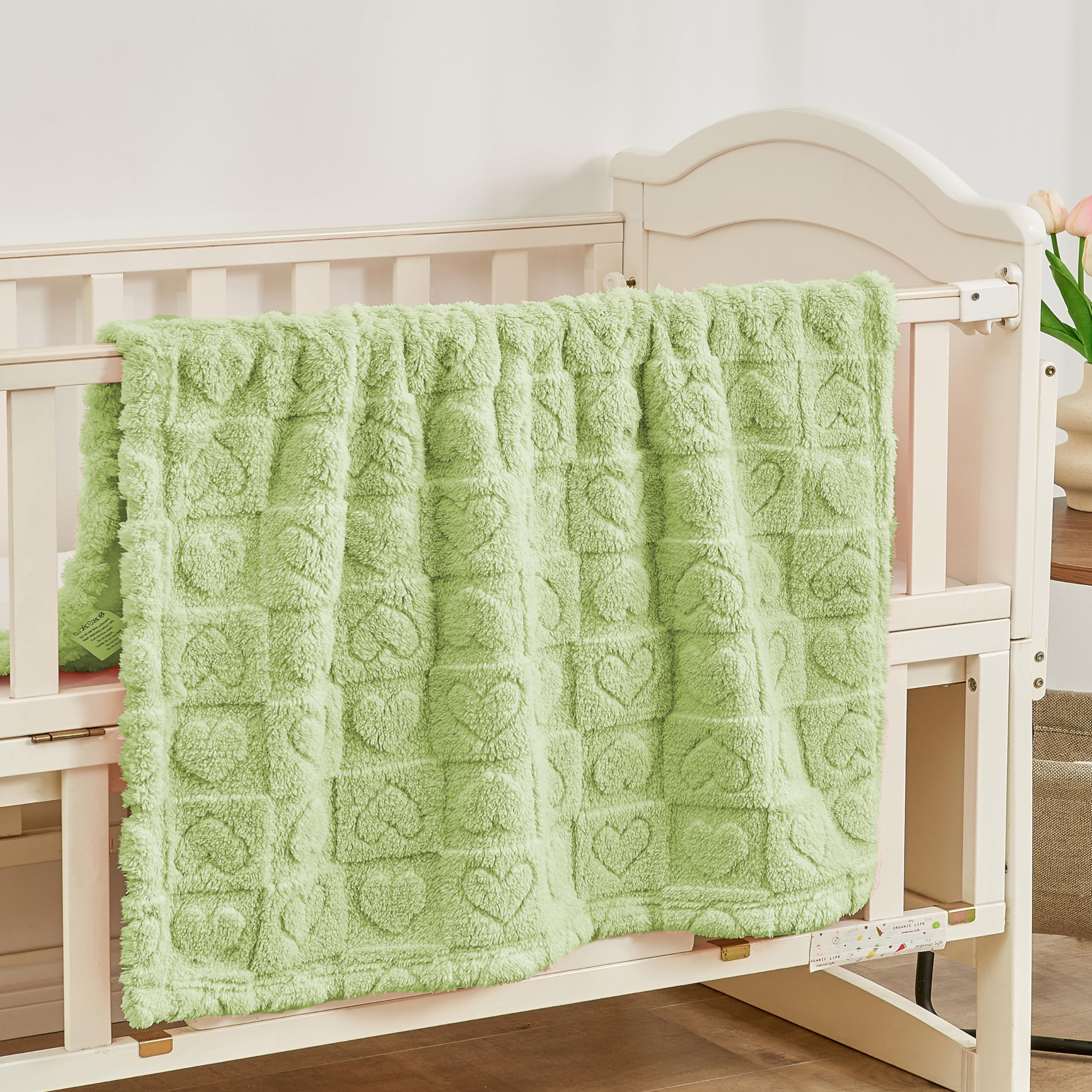 Yurhap ultra-soft plush fabric blanket in green for nap time comfort