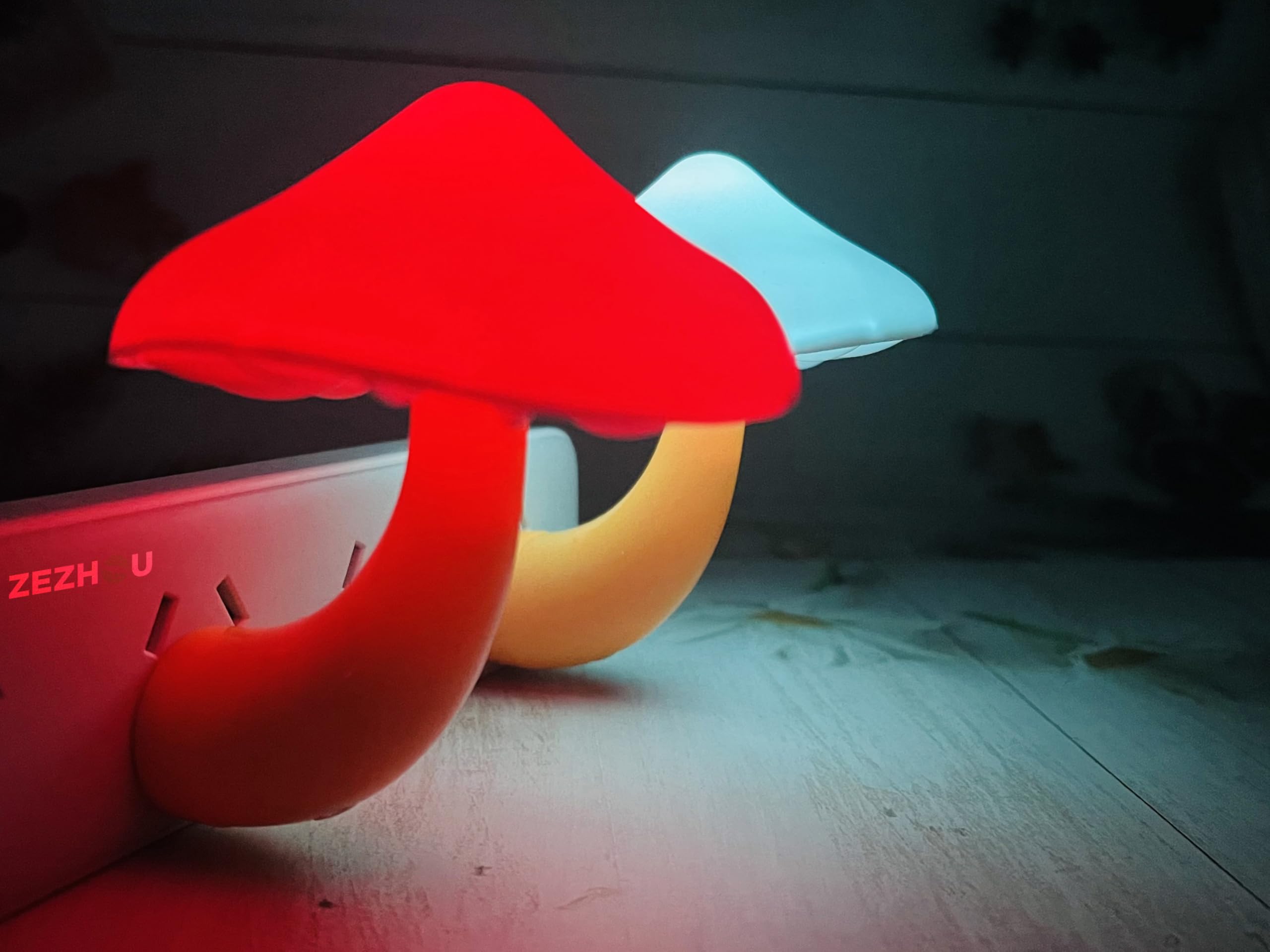 ZEZHOU durable glossy mushroom light is a versatile decor piece.
