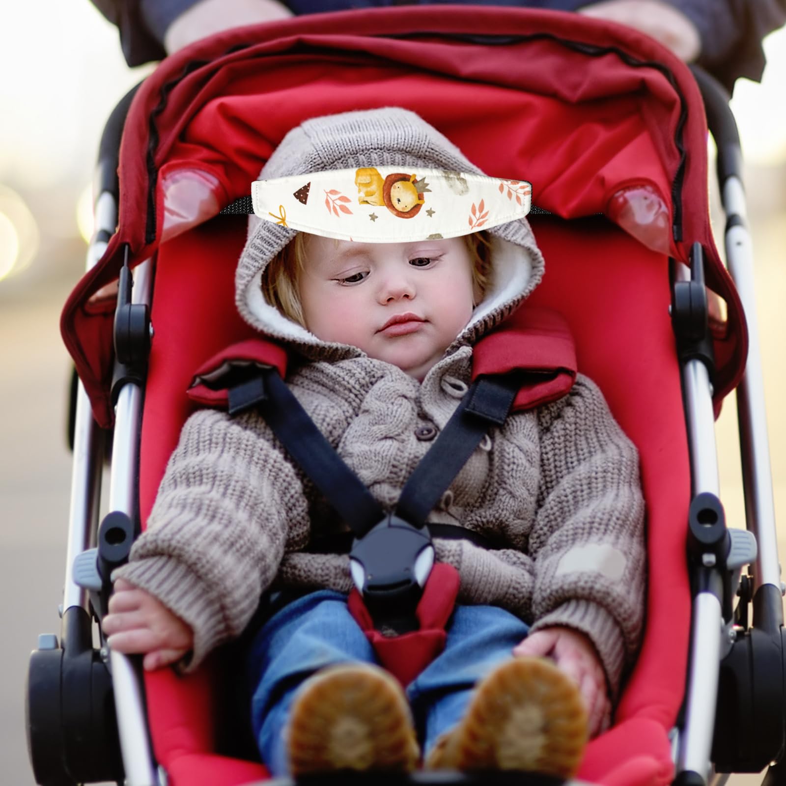 ZHOMA dinosaur-pattern belt offers a cute, practical travel companion for babies.