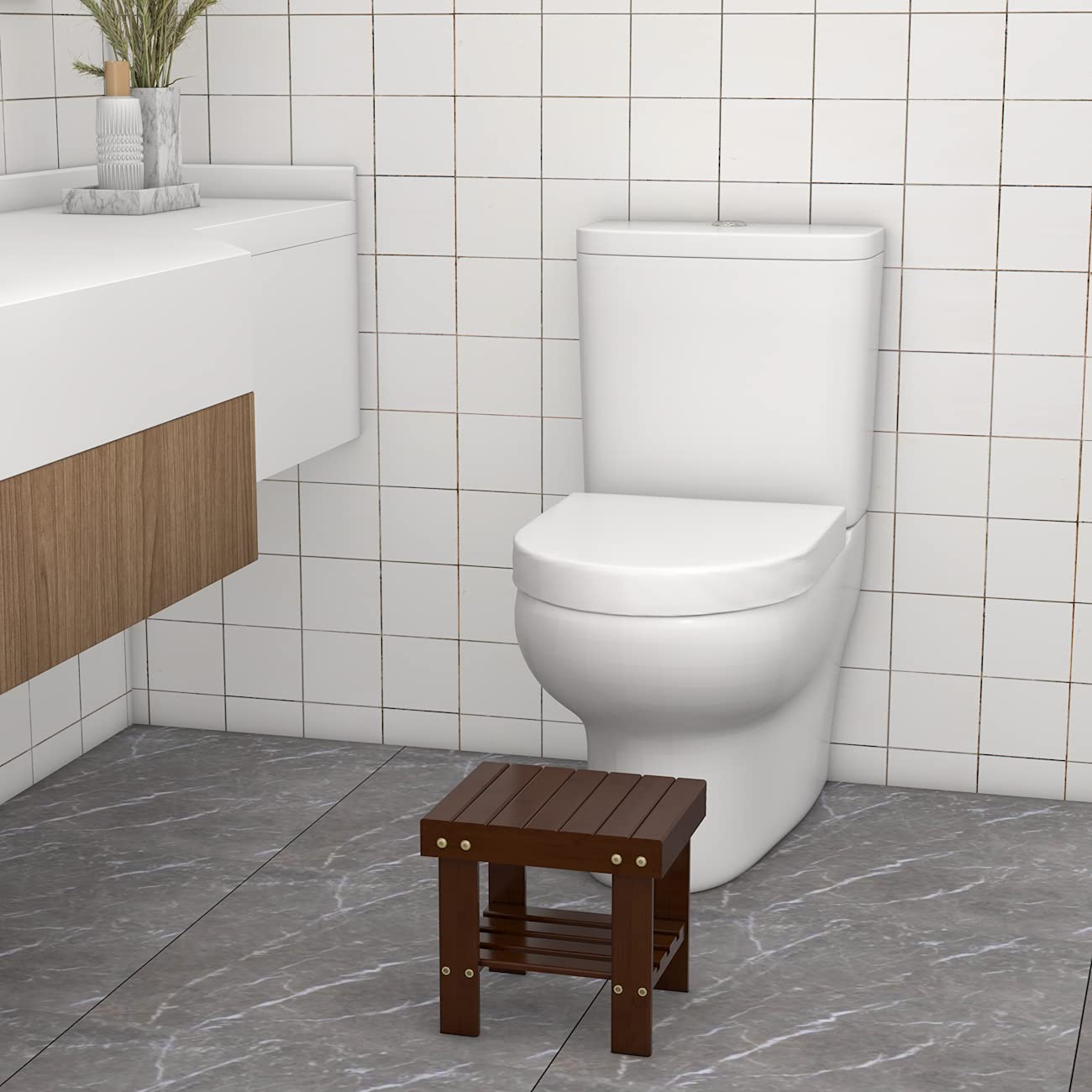 Zhuoyue potty stool aids toddlers during potty training.