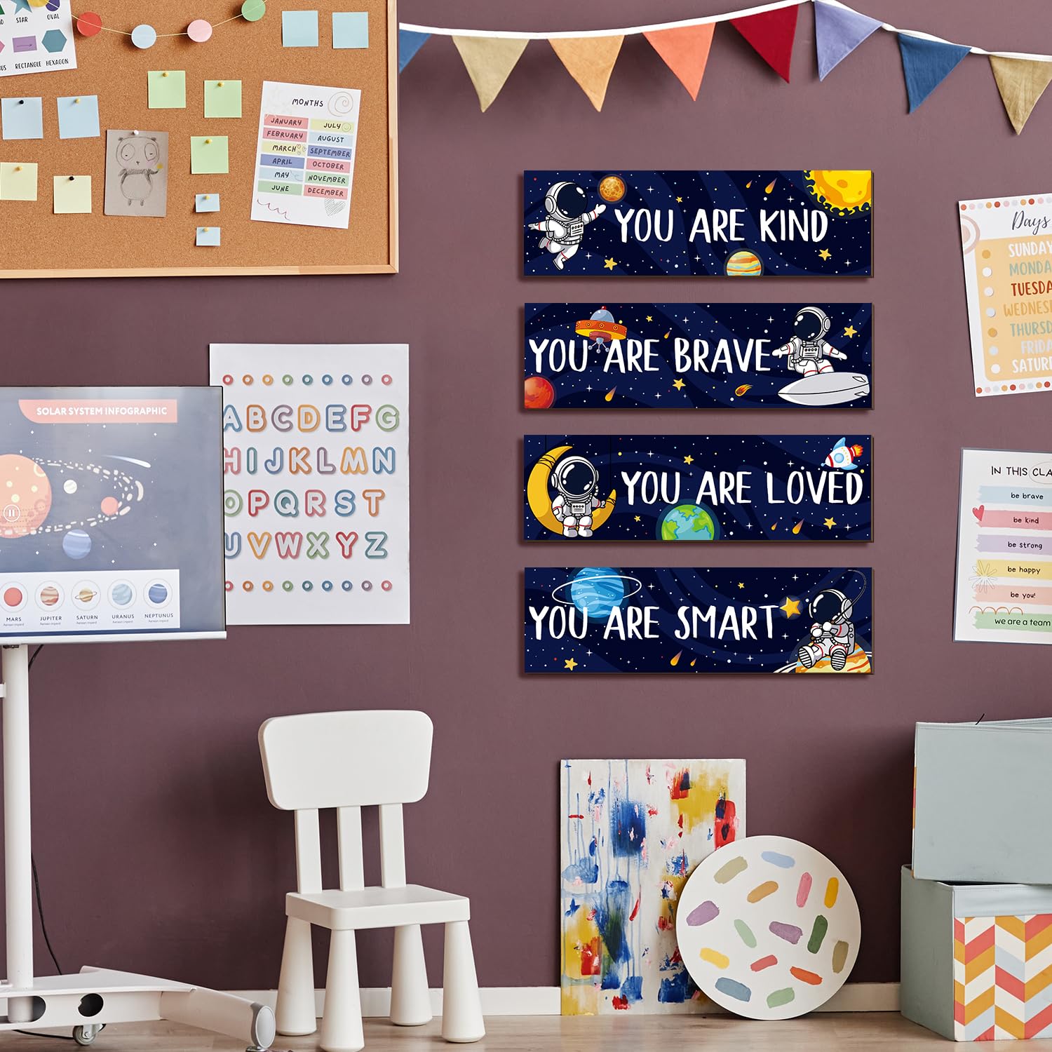 ZIEYOMI spaceman wooden sign provides durable, decorative accents