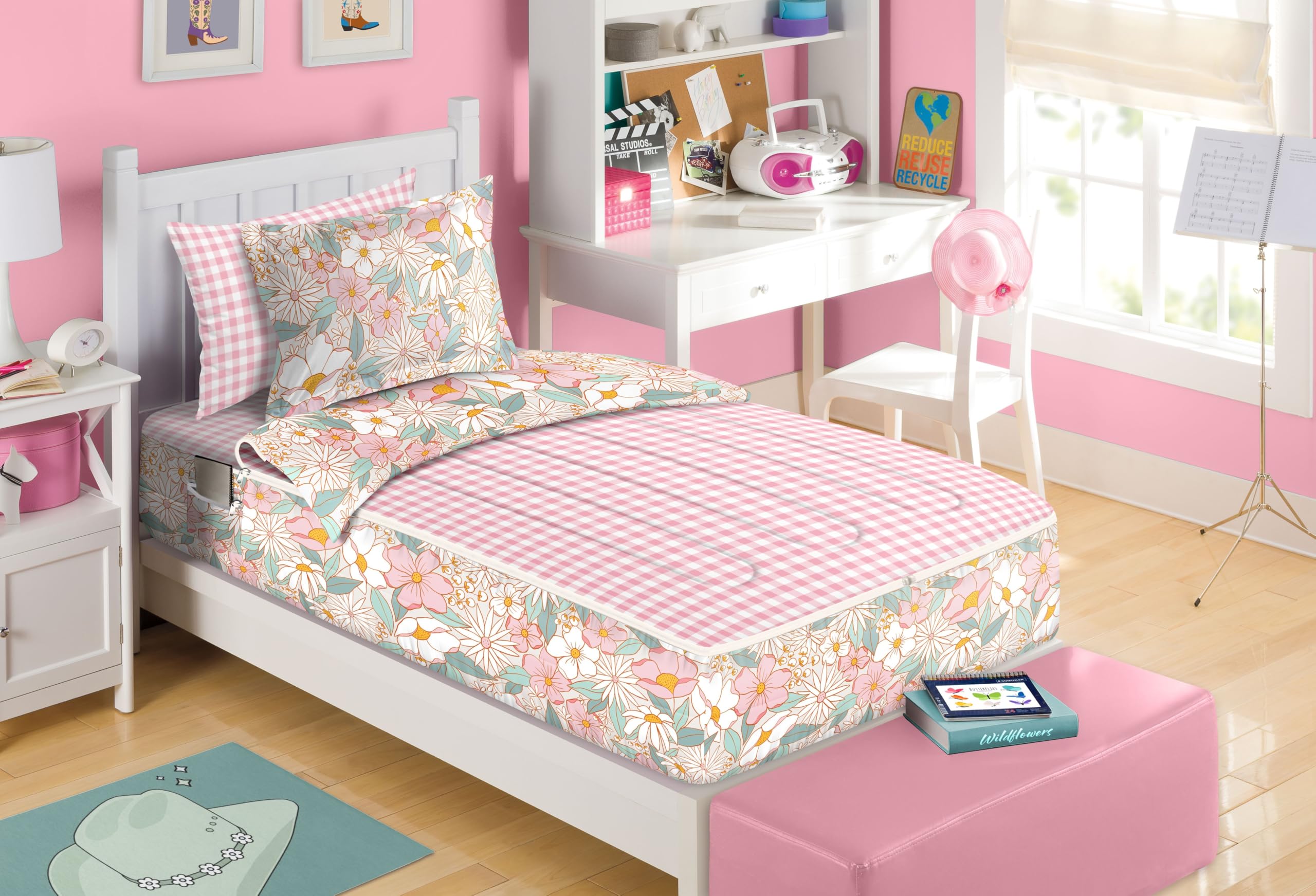 Zipit Bedding all-in-one zippered design keeps bedding tidy and quick to change.