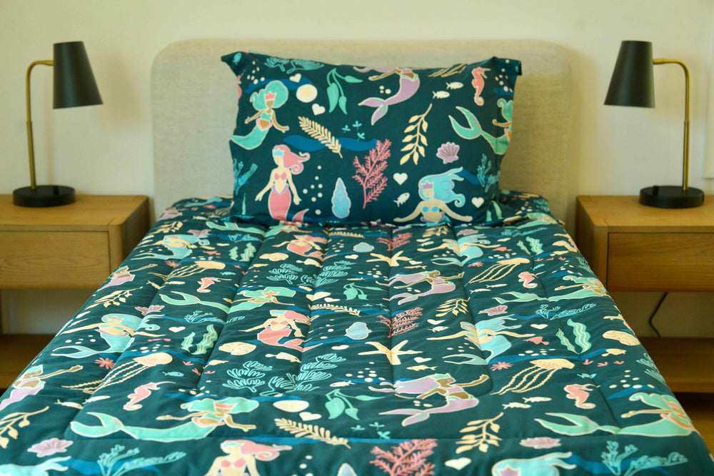 Zipit Bedding side pockets image shows convenient storage during sleepovers