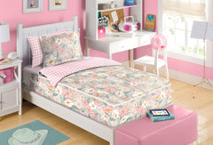 Zipit Bedding Wildflower at Heart exterior shows bright floral print for a cheerful kid-friendly setup.