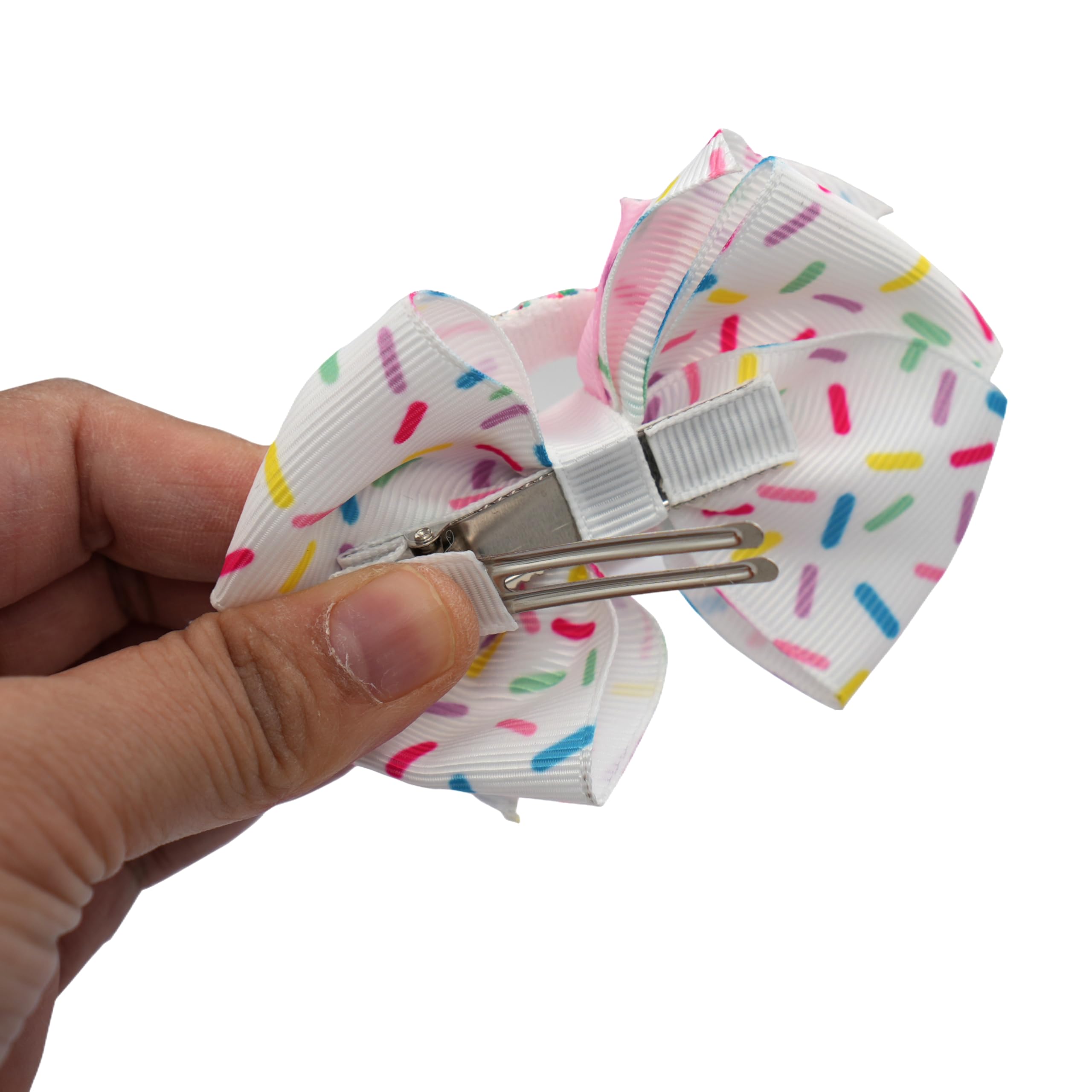 Zlwse confetti ice cream bow adds fun detail to photos.