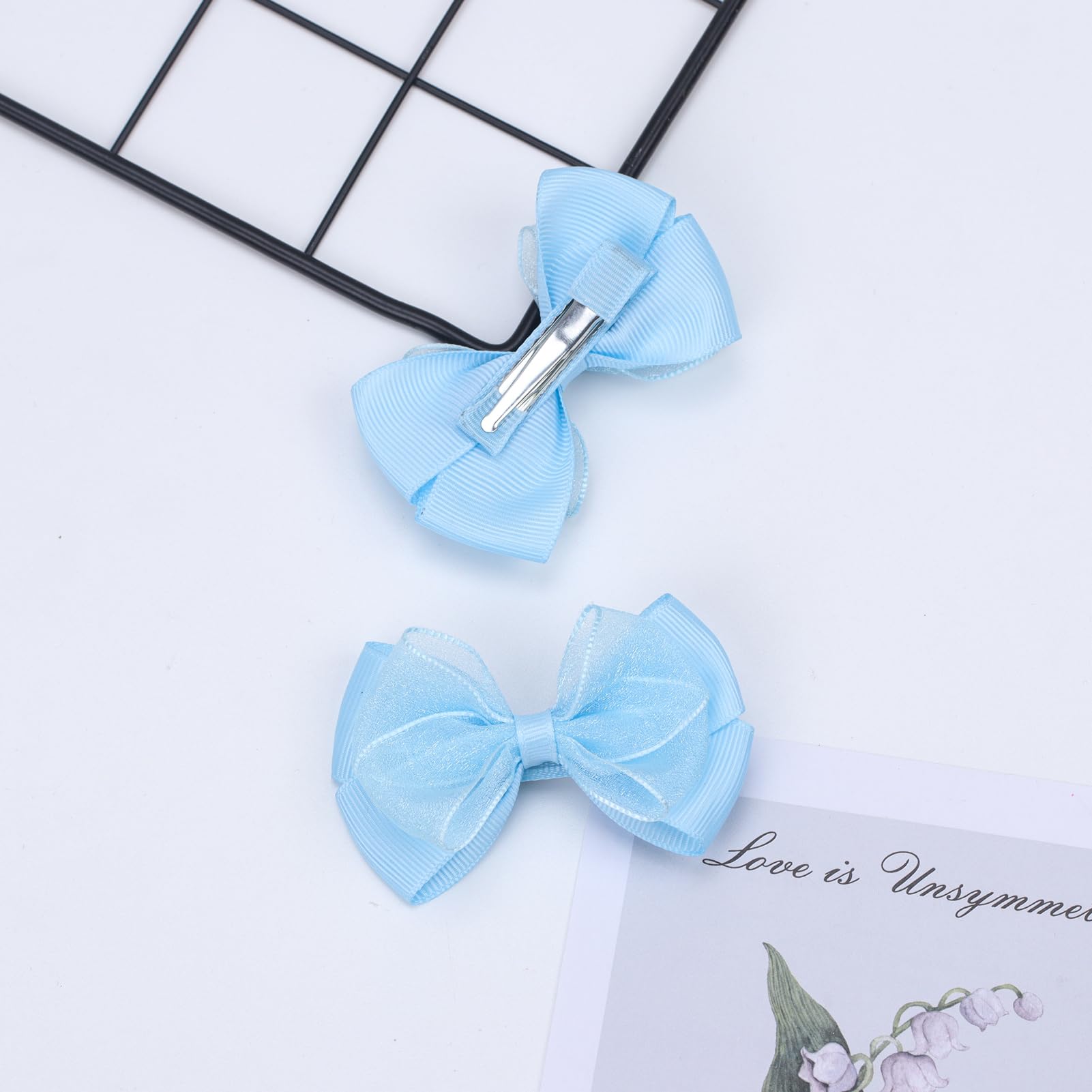 Zolyco organza bow with shiny finish for special occasions