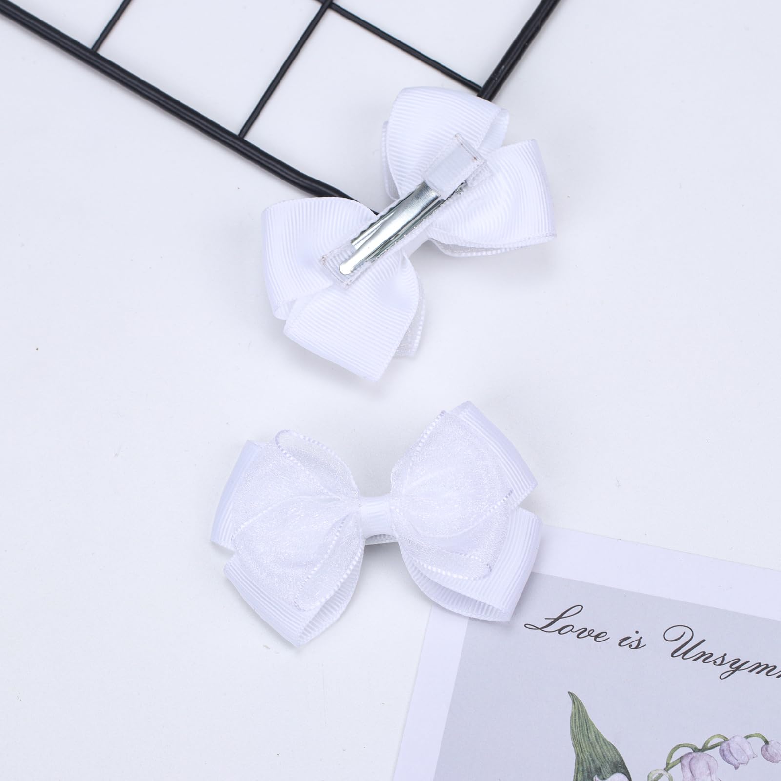 Zolyco ponytail bow clip in white organza, ideal for neat ponytails