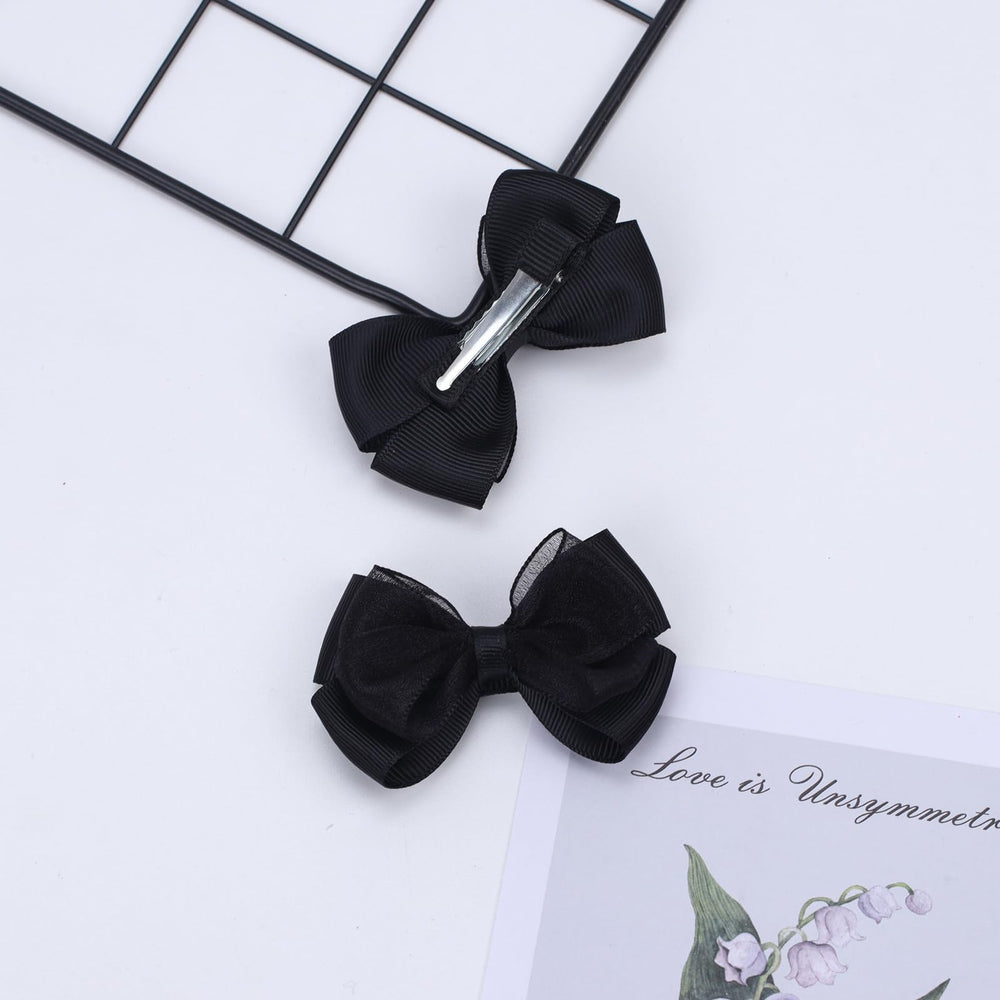 Zolyco Tiny organza bow clip in black suitable for photoshoots and parties.