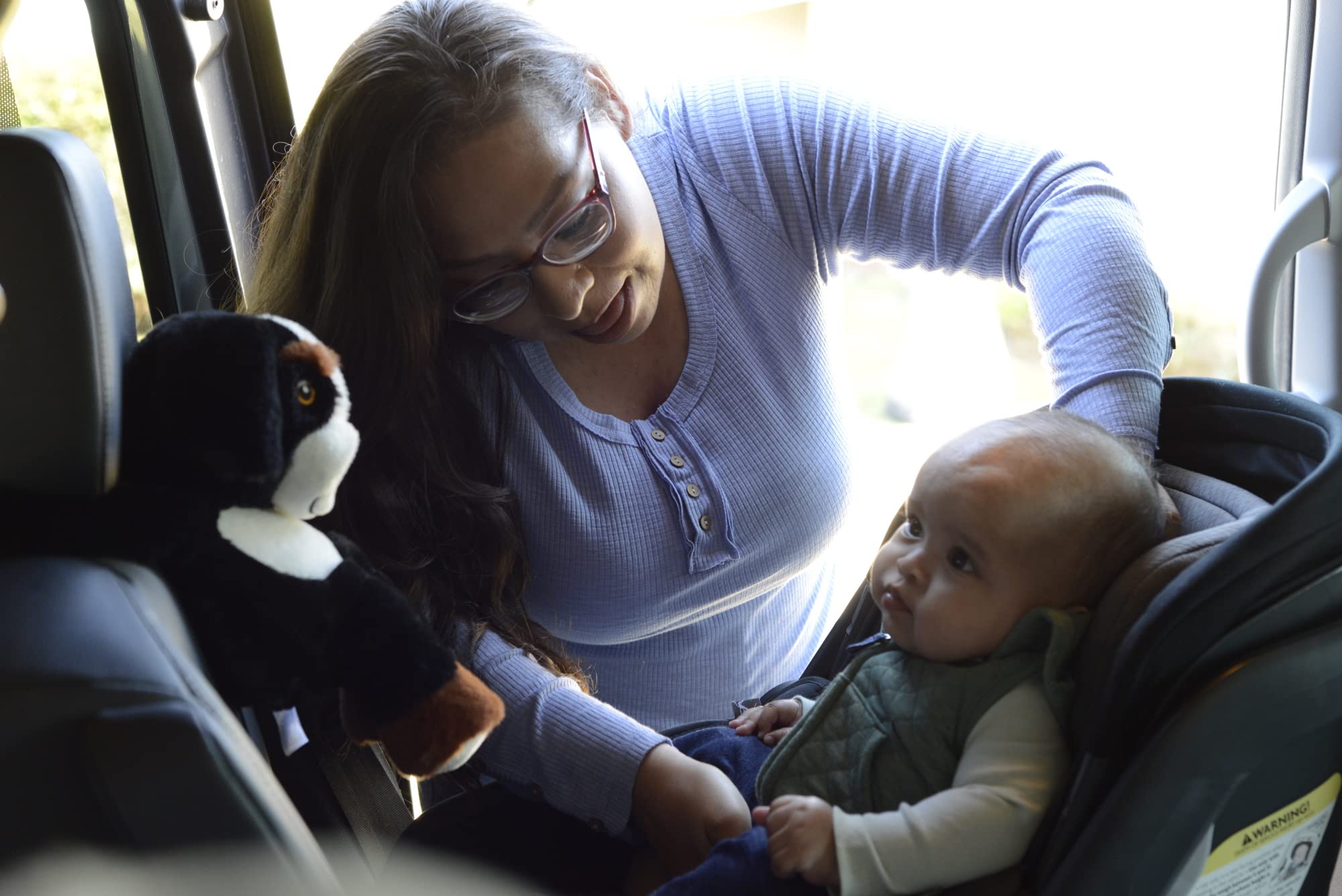 zooby car baby monitor night vision helps you see baby in dim light.