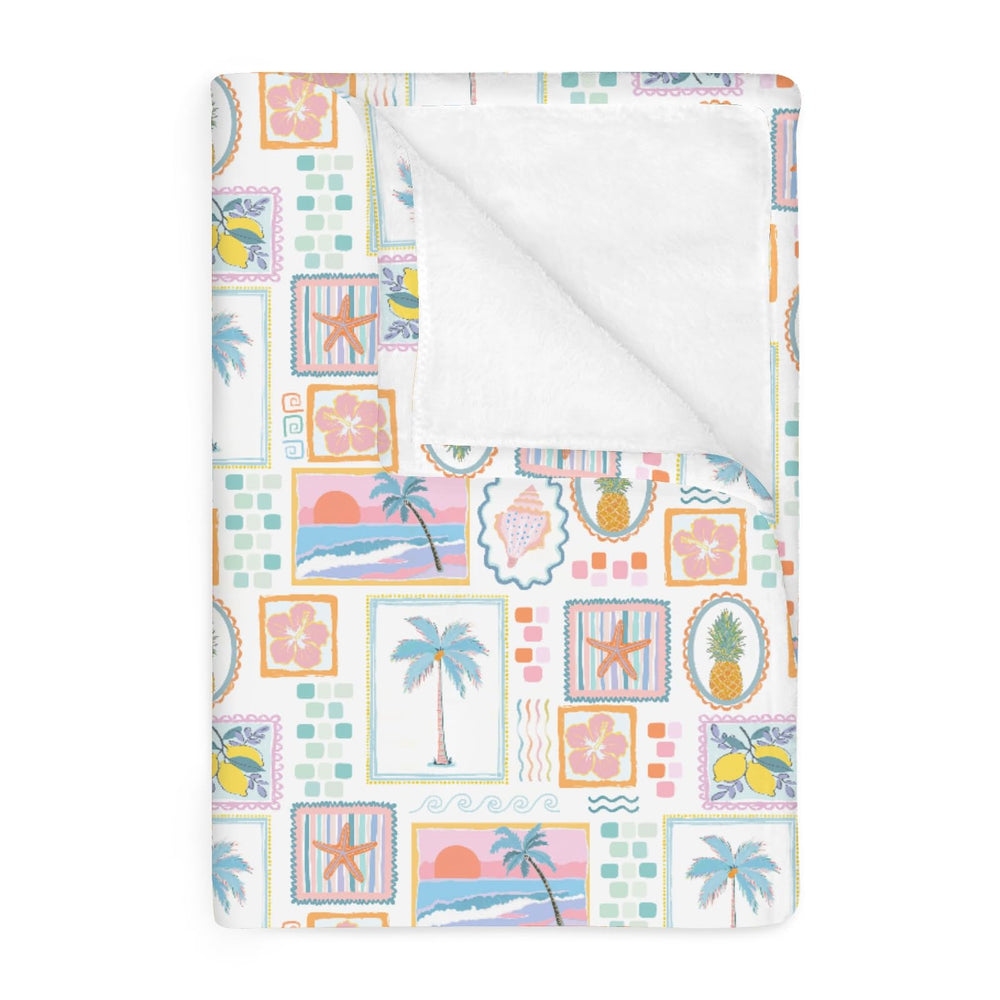 ZoUbqchY seashells patchwork blanket keeps baby cozy in crib.