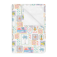 ZoUbqchY seashells patchwork blanket keeps baby cozy in crib.
