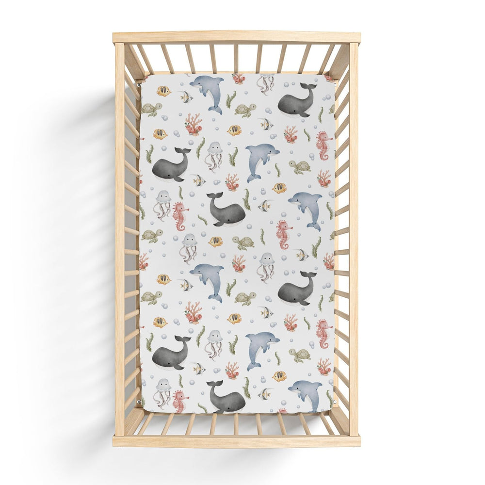ZoUbqchY elastic bottom edge with 9-inch pocket ensures snug crib fit.