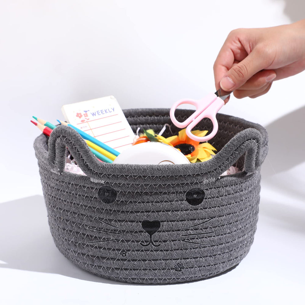Zopeal cat basket doubles as a festive gift basket for holidays