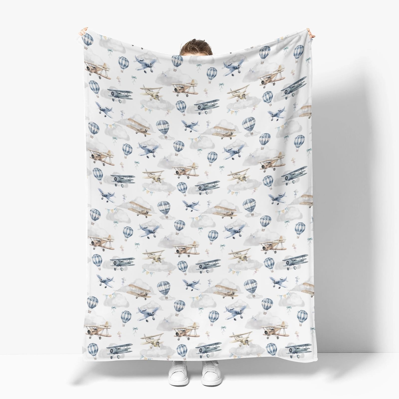 ZoUbqchY Baby nursery blanket for cuddles and tummy time.