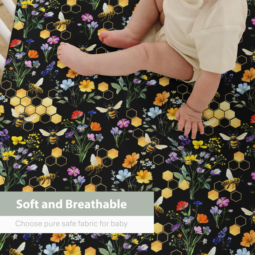 ZoUbqchY Fade-resistant, machine-washable fabric simplifies baby laundry.