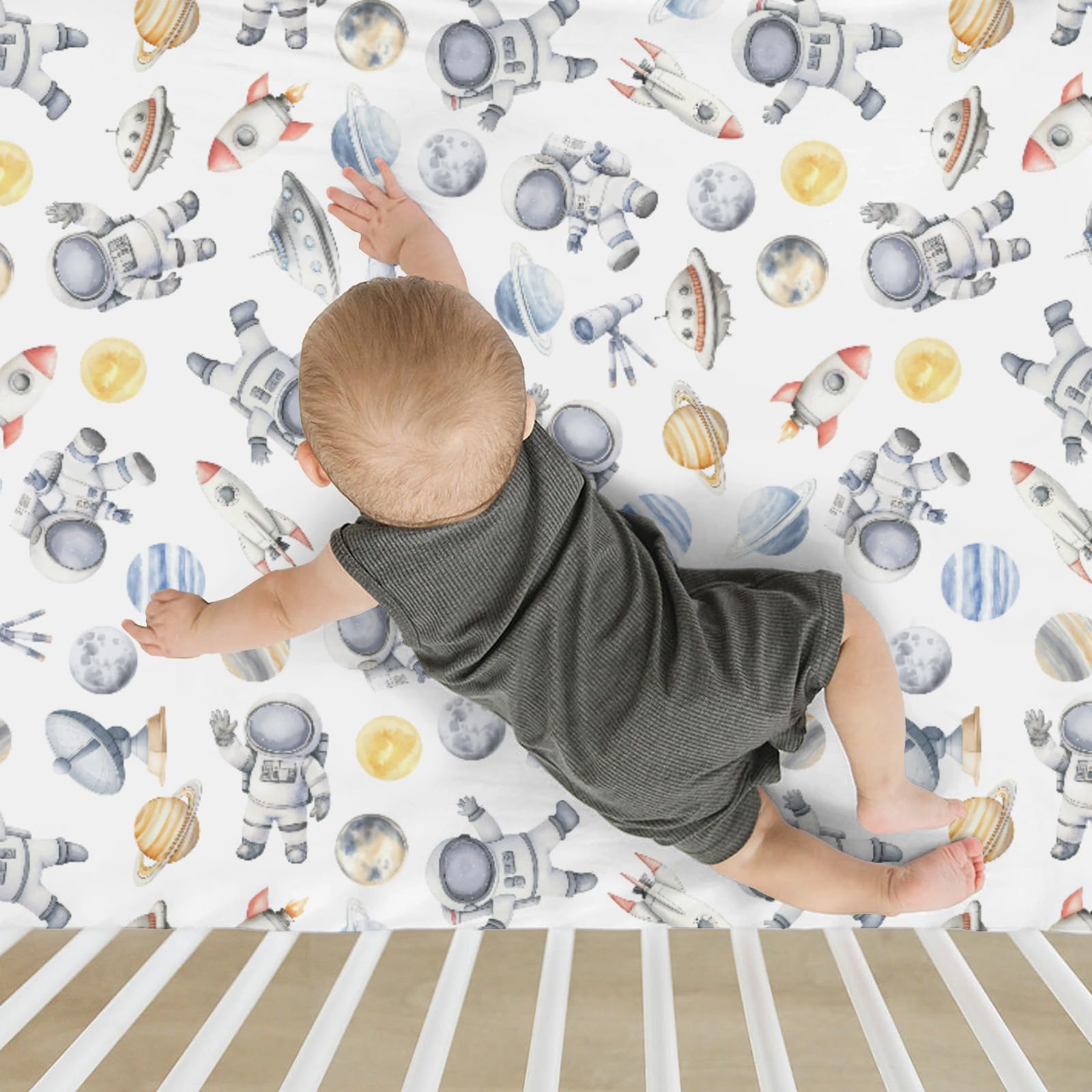 ZoUbqchY Bright pattern suits both boys and girls in a playful nursery.