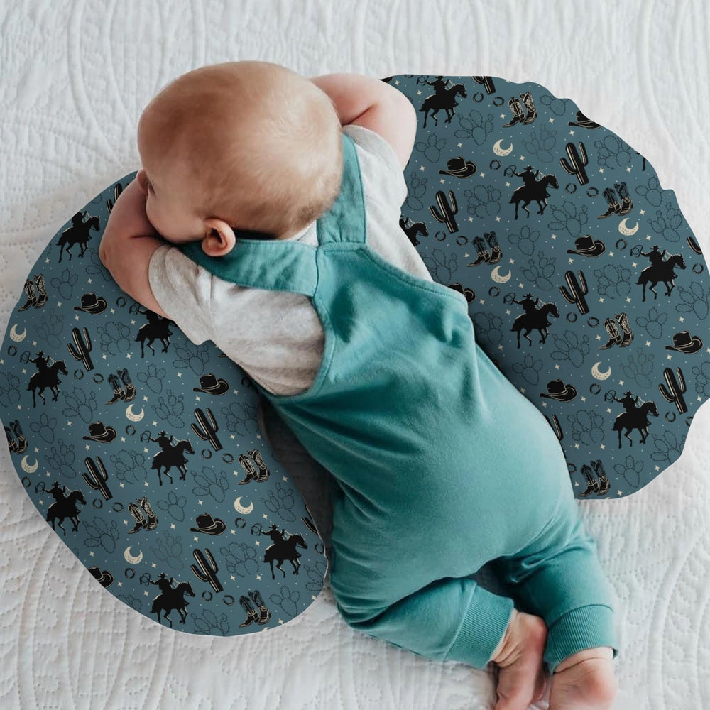 ZoUbqchy cowboy hat and boots design enhances nursery decor and suits both boys and girls.
